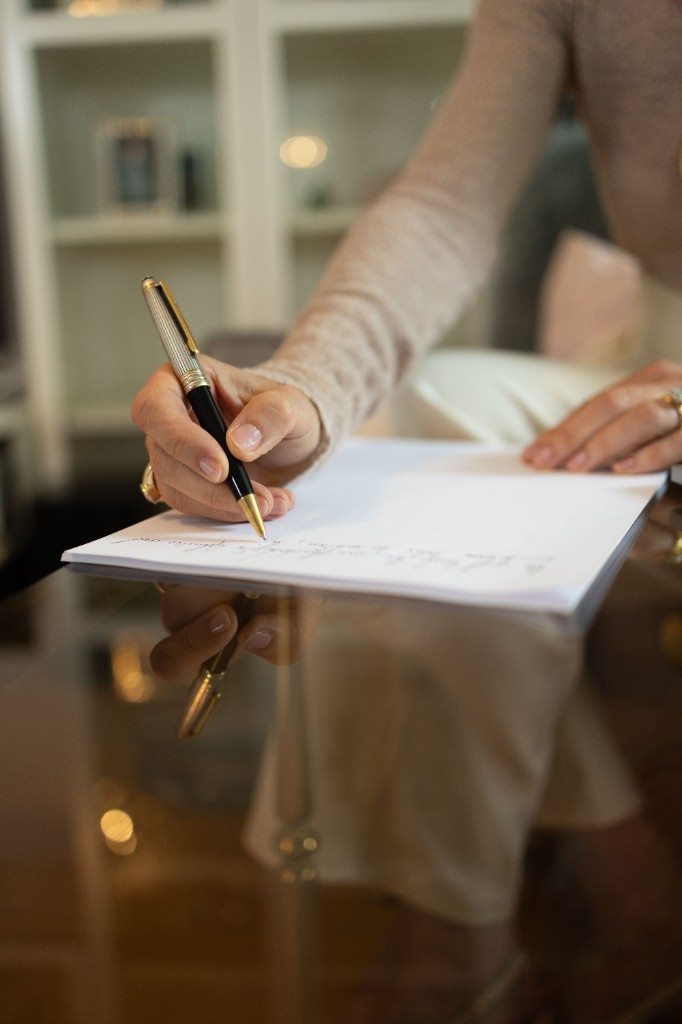 Familienrecht München: handschriftliche Notizen mit Füllfederhalter
